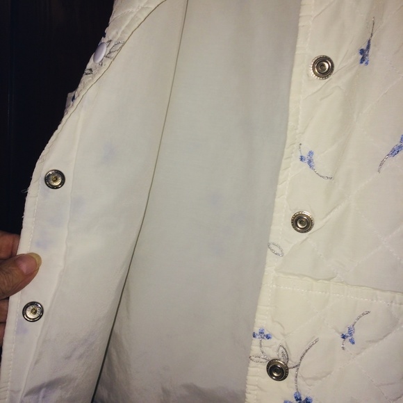 Girls size XL GAP 4 season vest.Great layering for extra warmth. - Picture 2 of 7